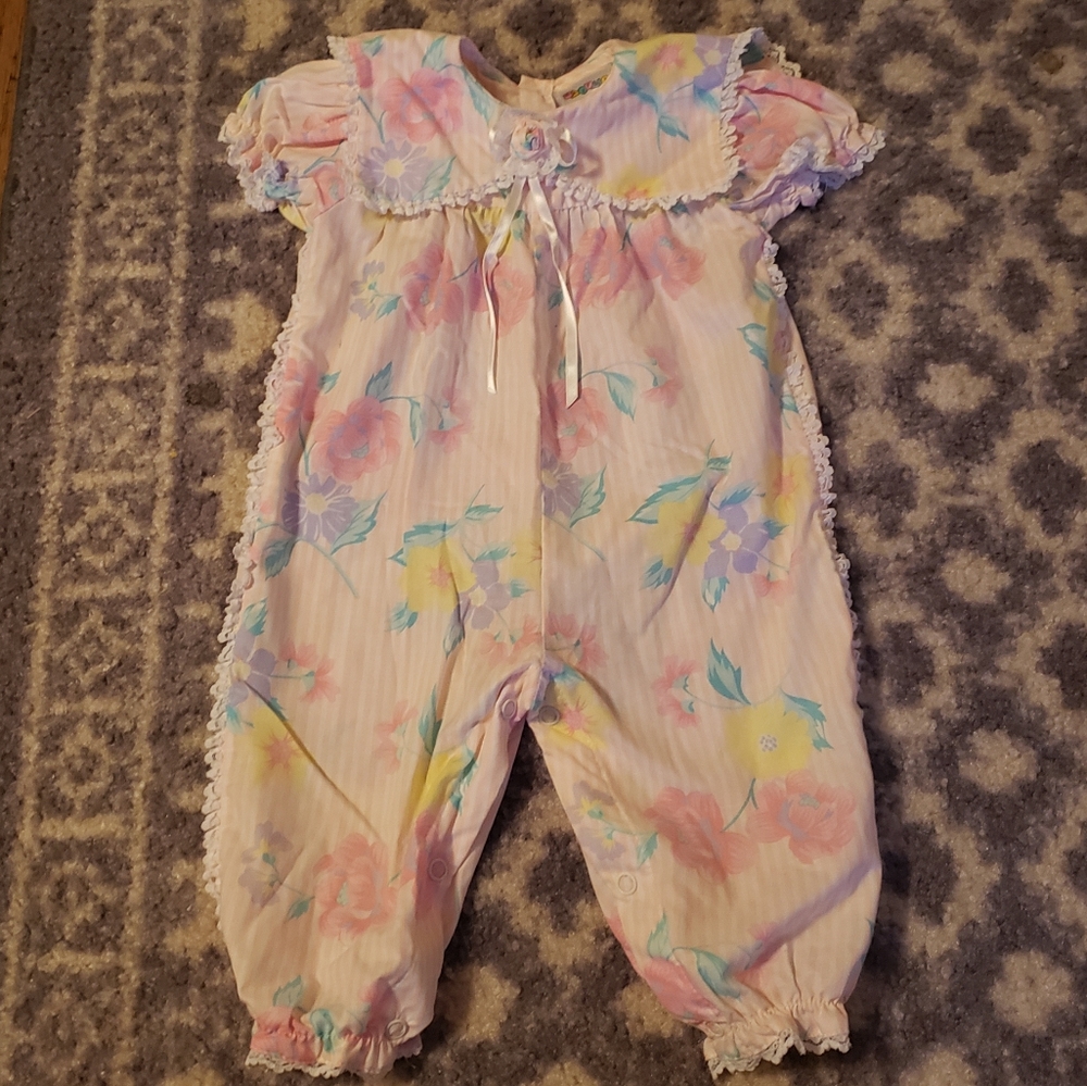 Gorgeous vintage style onesie 6-9 months